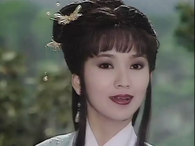 《新白娘子传奇》中,白素贞也饰演了两个角色,一个是白素贞,另一个则