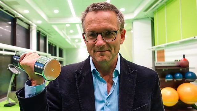 医学记者迈克尔·莫斯利教授(dr michael mosley)