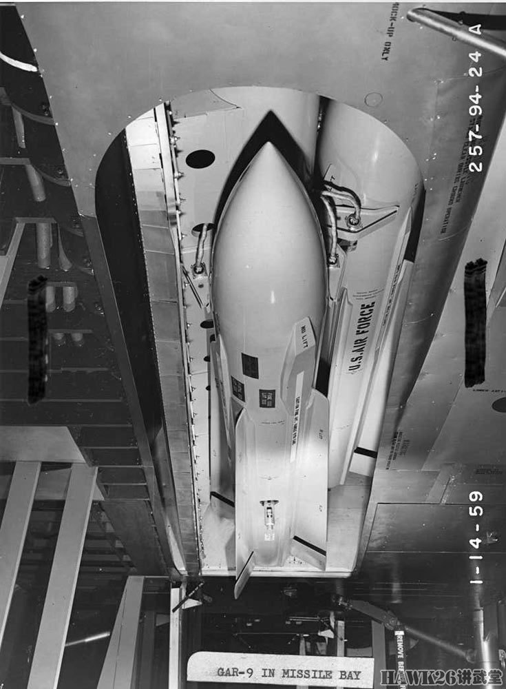 xf-108旋转式导弹挂架,挂载gar-9空空导弹.