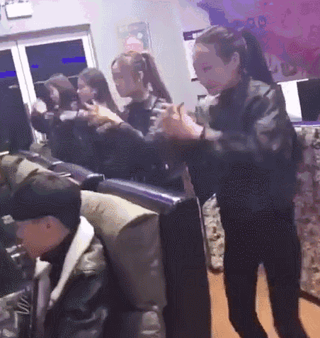 快手网红牌牌琦婚礼派出飞机被吐槽农村暴发户揭东北青年的爱情观