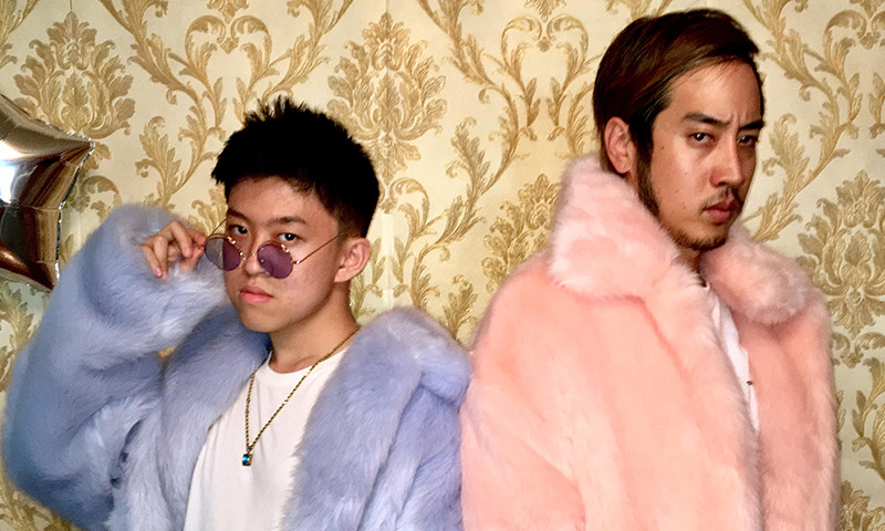 rich brian(左)