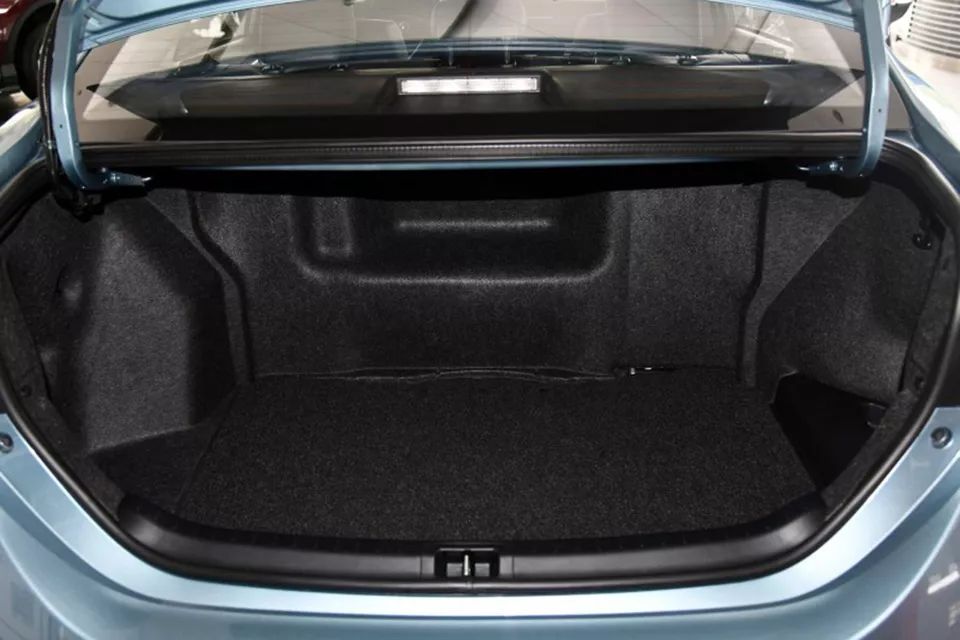 新款卡罗拉双擎电池在哪 14d870b141c89efb24a1b5d662582c1f78a85533.jpg