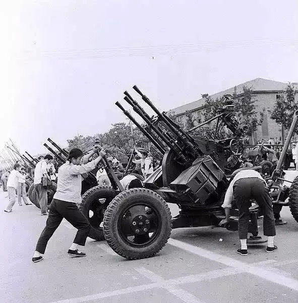 56式14.5mm高射机枪苏联zpu-4式四轮四管高射机枪的中国版