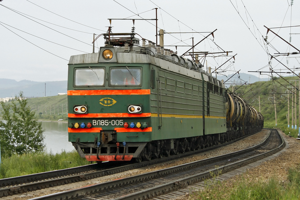 vl85型电力机车,俄语名为 ВЛ85,是苏联两节重联12轴大功率干线货运