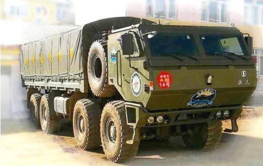 中国新一代重型高机动通用卡车,是我军地面运输力量中的中流砥柱.