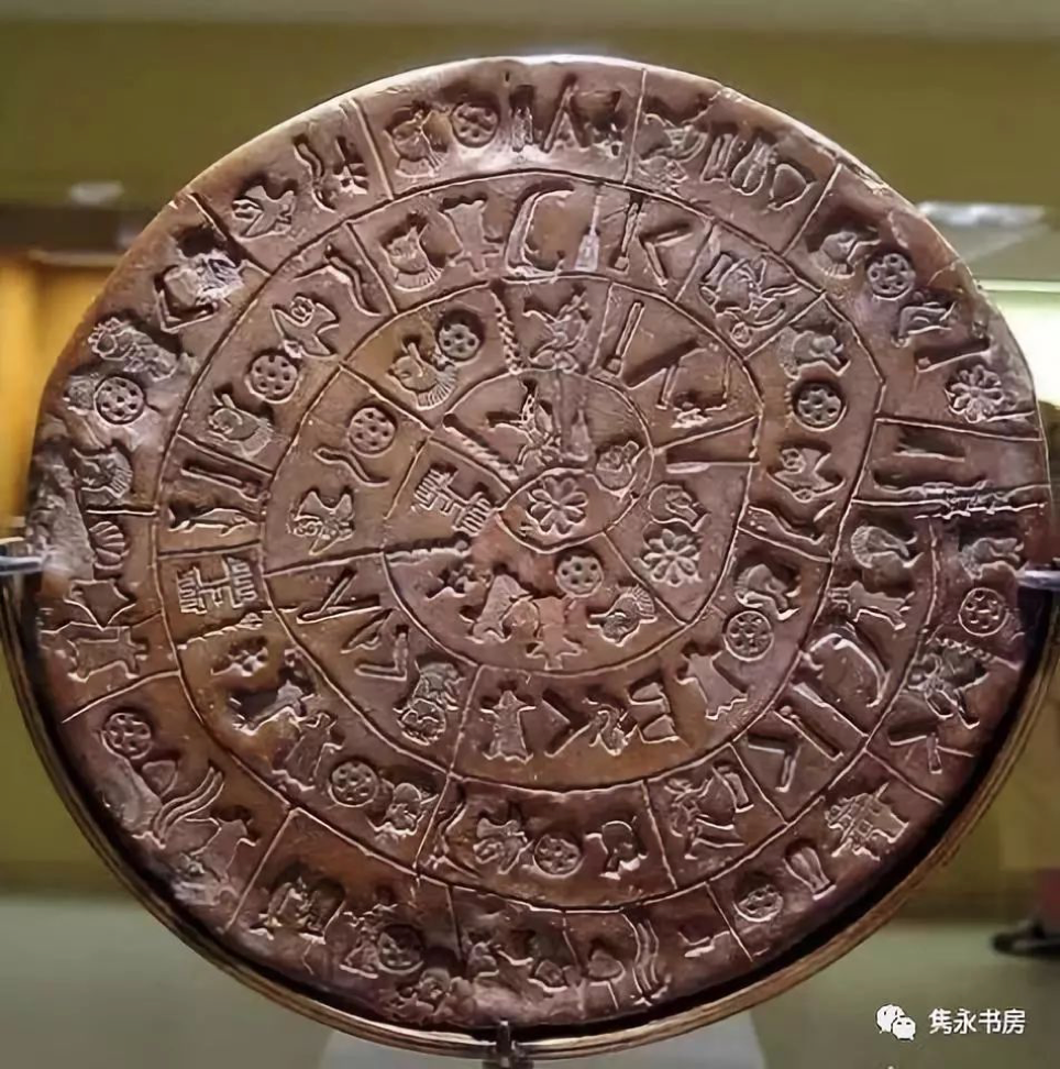 克里特岛出土的古印章泥盘,有象形文字的影子