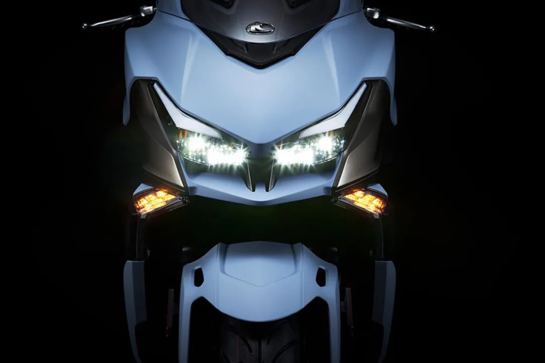 光阳赛艇展示2023款xcitings400采用全新前脸造型