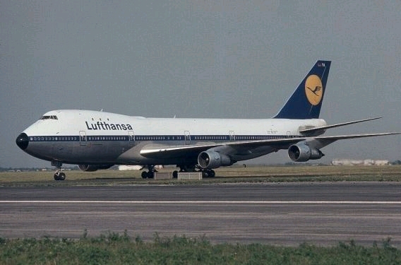 中文名:波音747 外文名:boeing747(简称b747) 生产商:美国波音公司