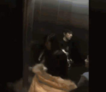 对tfboys,exo等明星围追堵截的私生饭有多可怕?疯狂起来要人命