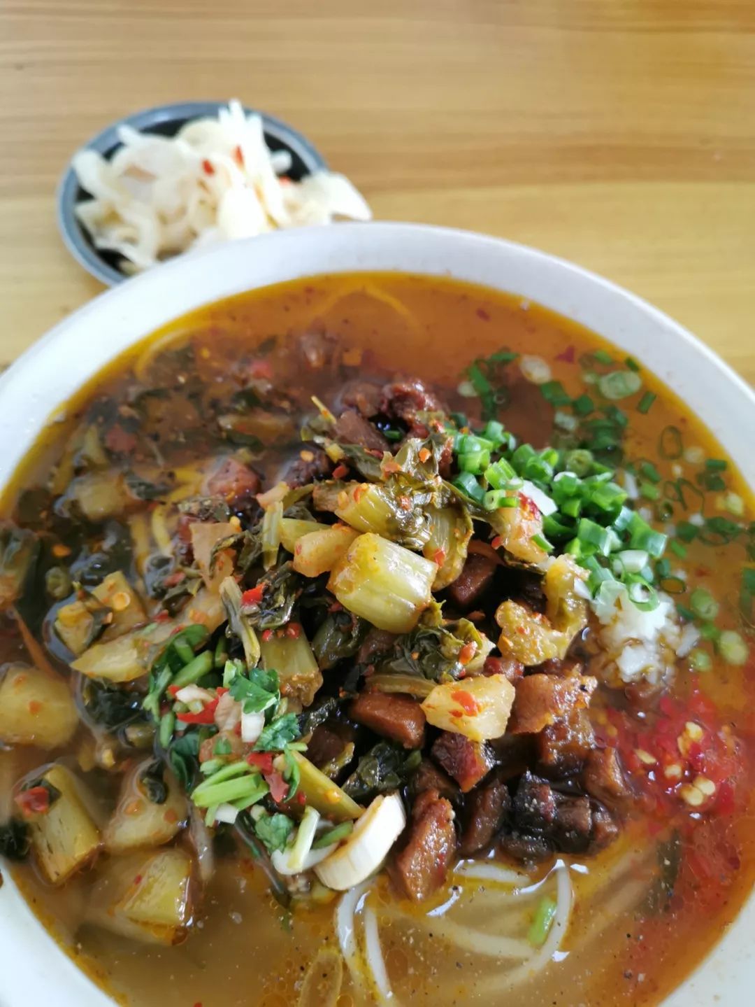 生活 美食 山川百味:巍山的耙肉饵丝 我每次回大理第一顿,以及每次