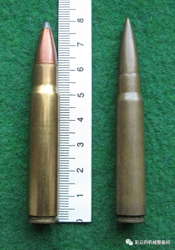 376 steyr步枪弹(左)与7.92x57mm毛瑟步枪弹(右)的对比.