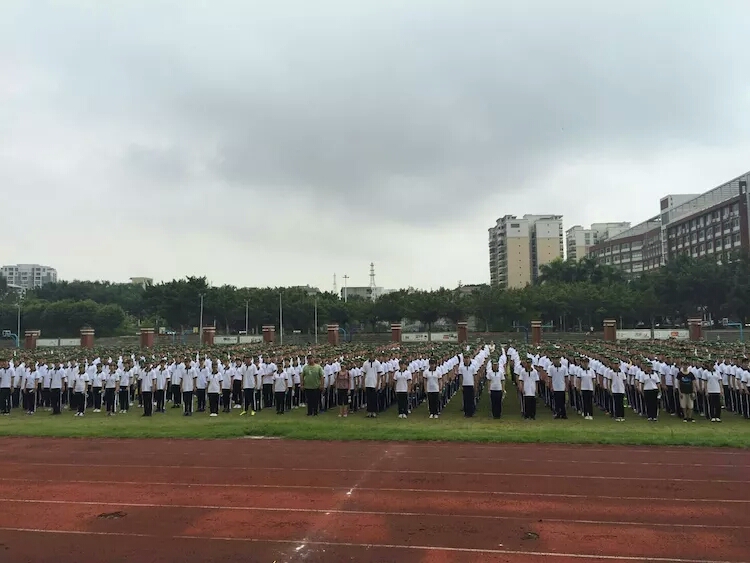 博罗华侨中学初一高一新生入学 第一课:纪律教育