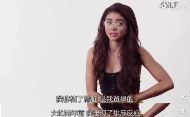 她是《摩登家庭》的最美傻大姐,却说"我曾经无数次想自杀"