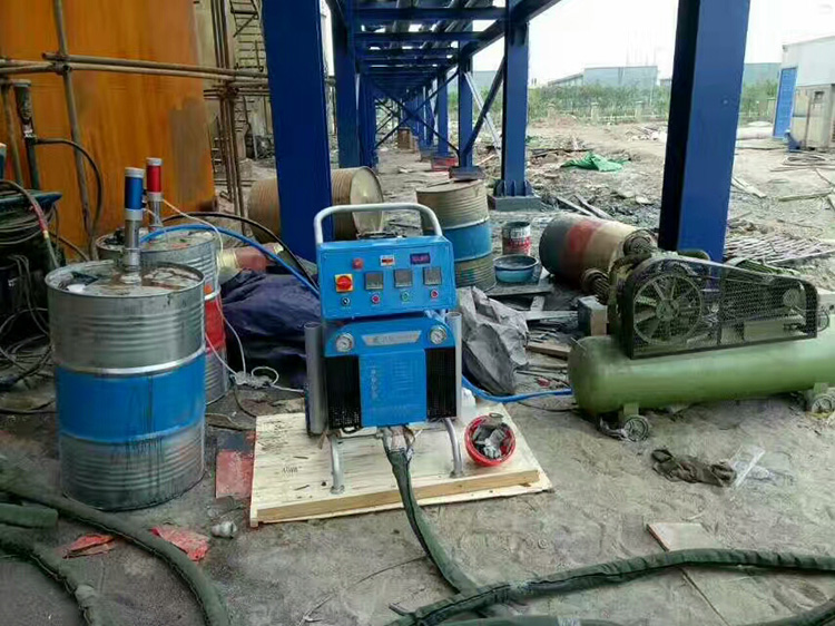 加载图片就集装箱喷涂聚氨酯 聚脲喷涂机一台多少钱?济南九旭机械