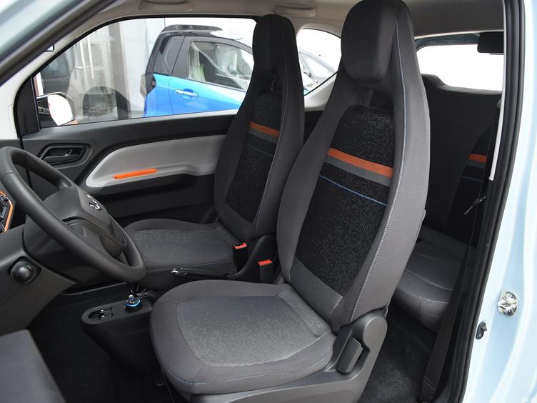 五菱宏光 mini ev 短小精悍,方正可爱