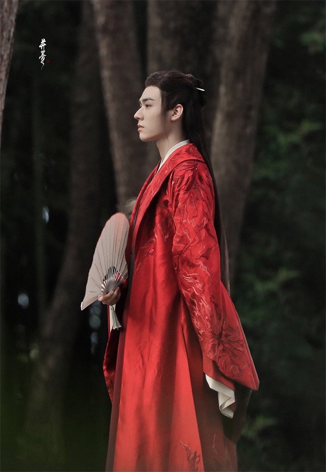 迪丽热巴《长歌行》红披风霸气,龚俊《山河令》红衣比女人美