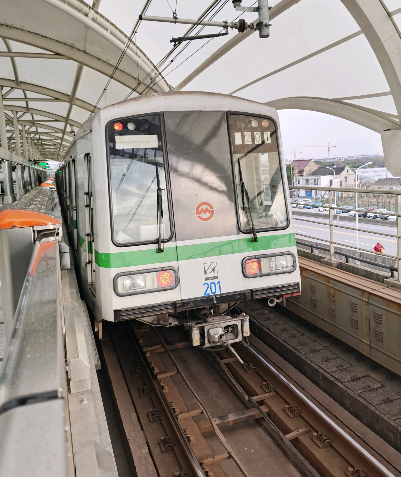 上海地铁2号线首列车0201车型号02a01型列车 昵称:西瓜元老 上线时间