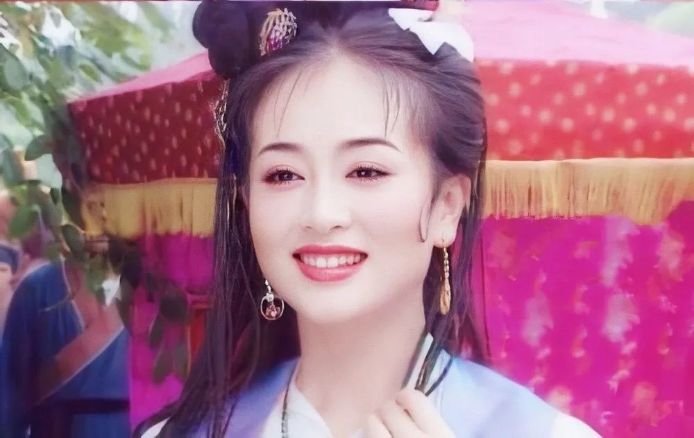 涓子饰演了女配昌平公主,她的漂亮跟小李琳有很大不同,她偏富贵艳丽