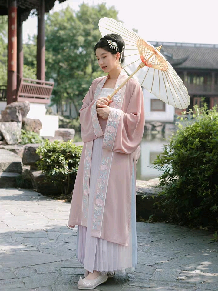 内搭春季汉服穿搭图片女,内搭春季汉服穿搭图片女生