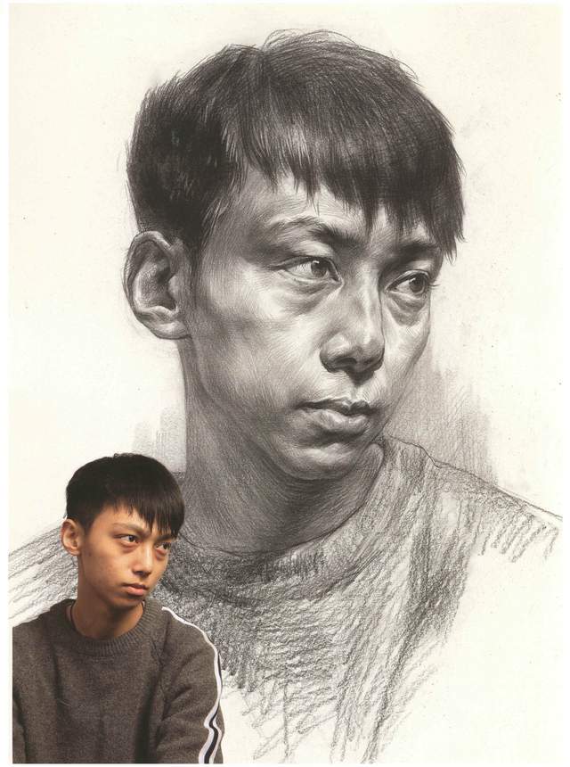 在空间感的处理上故意加强了对近处面部细节的刻画,并对远处的细节