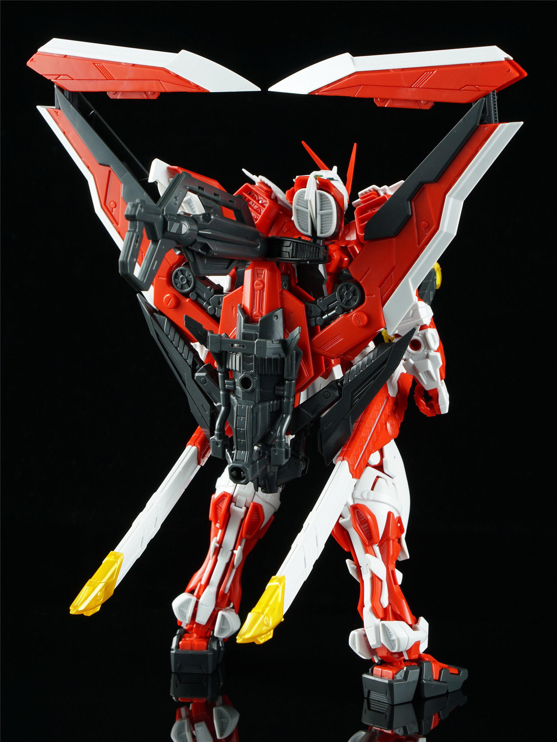 模型手办 【高达模型吧评测】mg mbf-p02kai 异端高达红色机改 驾驶员