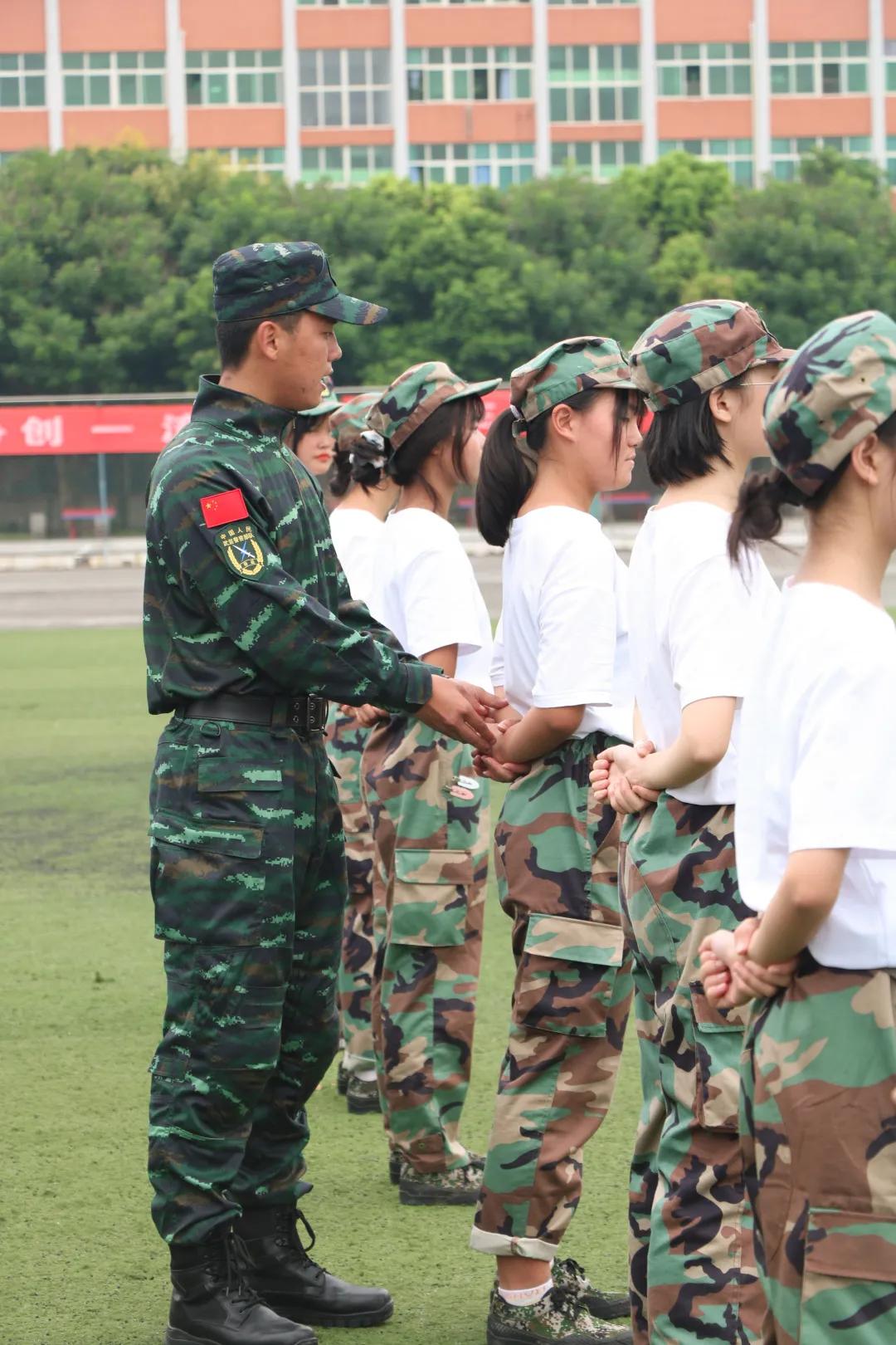 校园教官 1eacfff7ca83dbc915d2534b7ef057a040cfd73b.jpg