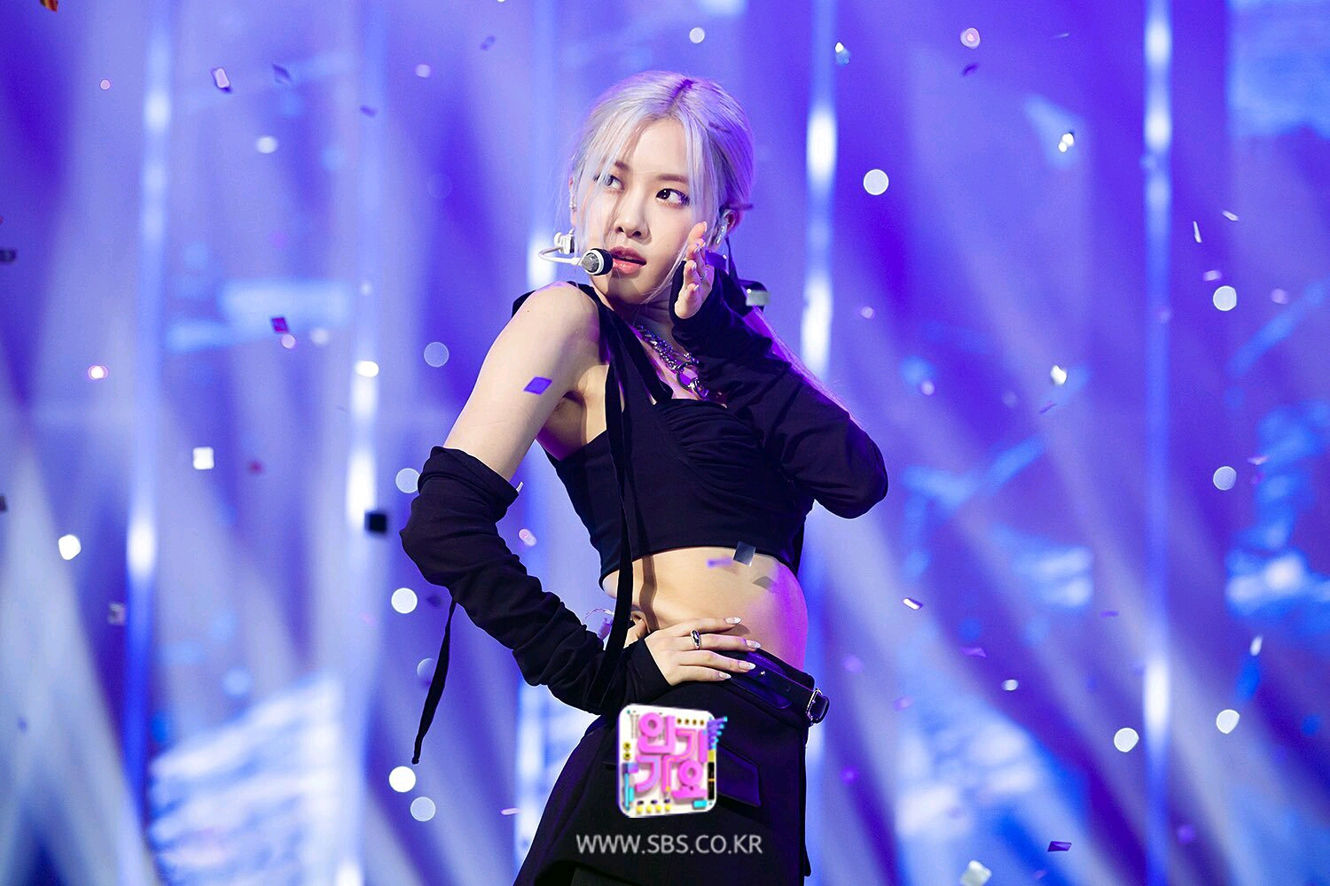 blackpink马甲线图片,blackpink腹肌 blackpink成员rosé秀身材,看到马甲线后,不好意思流口水了2020-07-22