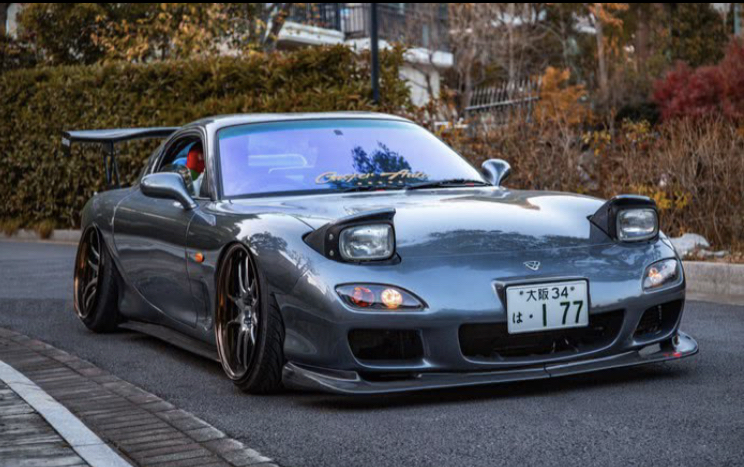 说起rx7不得不提雨宫,他改rx-7实在是漂亮.