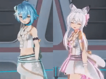 当时是在展示新服装  注意到了两种截然不同的展示风格  墨汐哥真