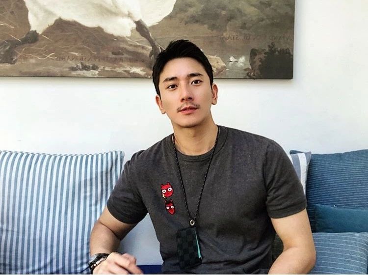 大长腿肌肉帅哥导游,居然是INS上网红男模!