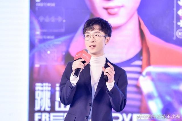 和平精英王小歪尝试复活模式遭遇背后袭击结果一脸蒙圈