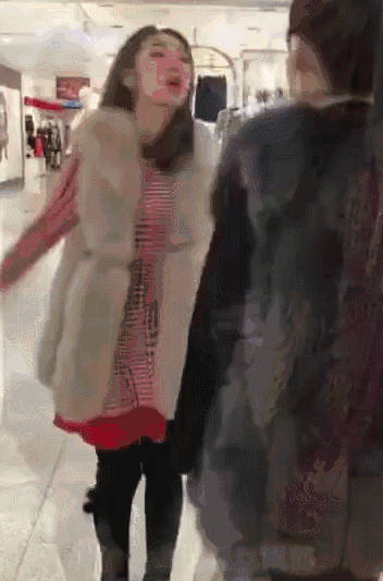 快手网红牌牌琦婚礼派出飞机被吐槽农村暴发户揭东北青年的爱情观