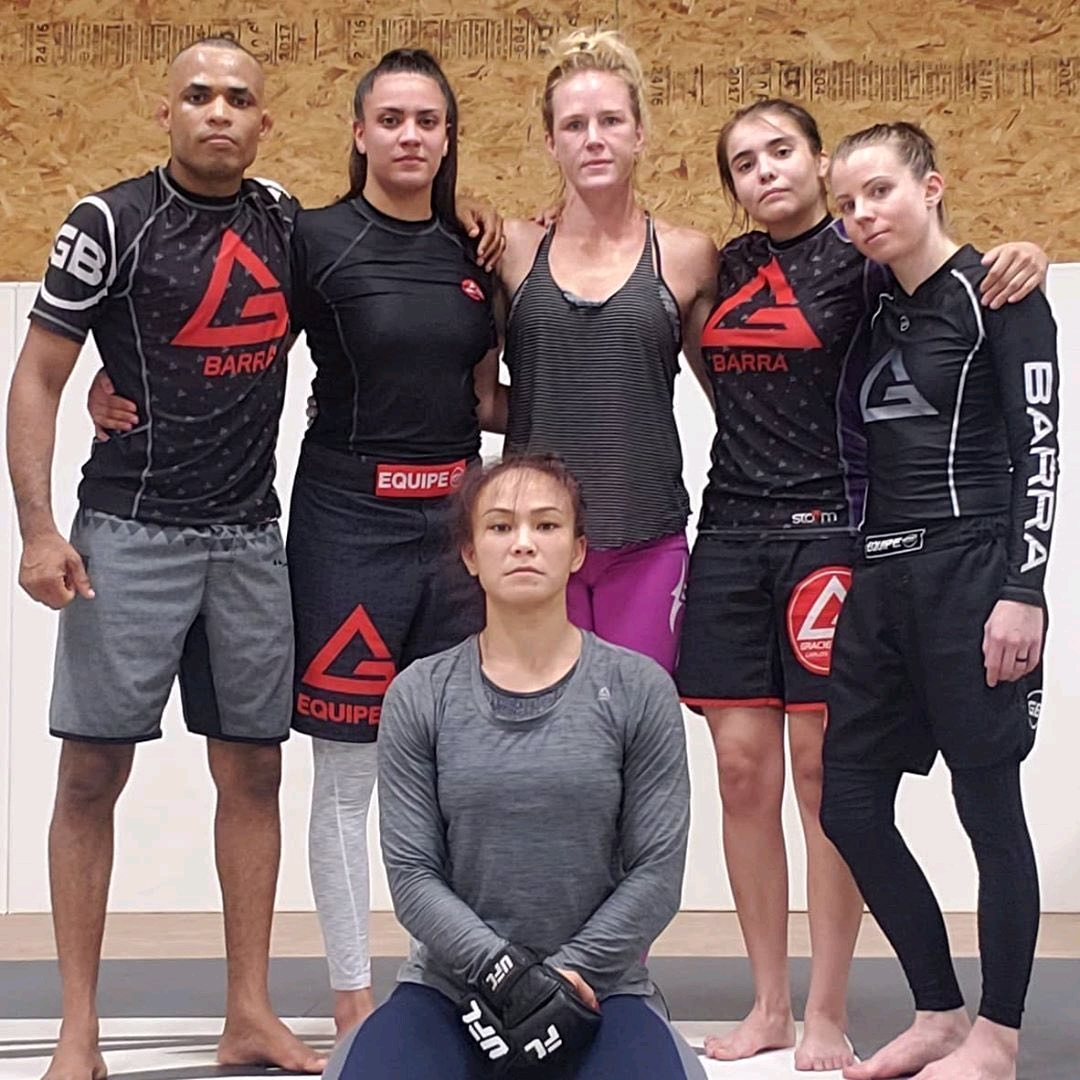 ufc前女子雏量级冠军"牧师之女"霍莉霍尔姆ins照片自取