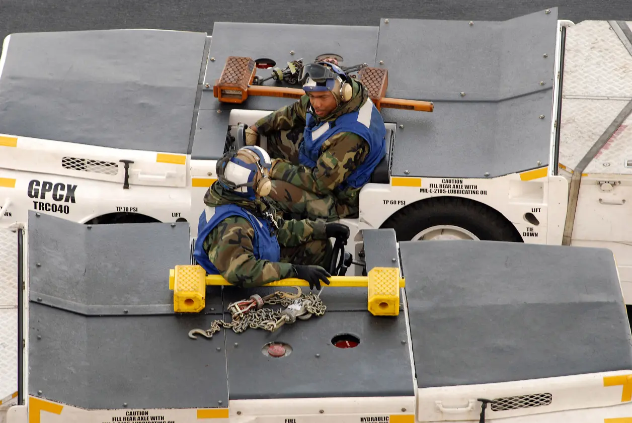 现代美国海军航空母舰空中作战 Modern United States Navy carrier air operations(图29) 现代美国海军航空母舰空中作战 Modern United States Navy carrier air operations(图29)