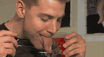 用不可描述的部位画画?请观看真·艺术家的表演