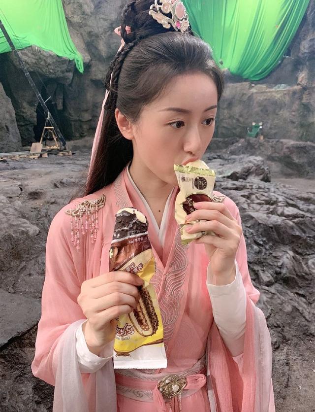 《琉璃》褚璇玑皮肤白似雪!袁冰妍保养秘诀公开,让你拥有冷白皮
