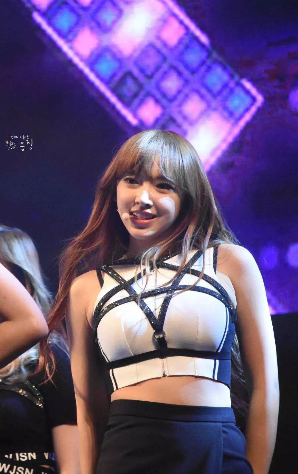 曾经韩团中我最爱的中国美少女可爱的春丽头妹子程潇