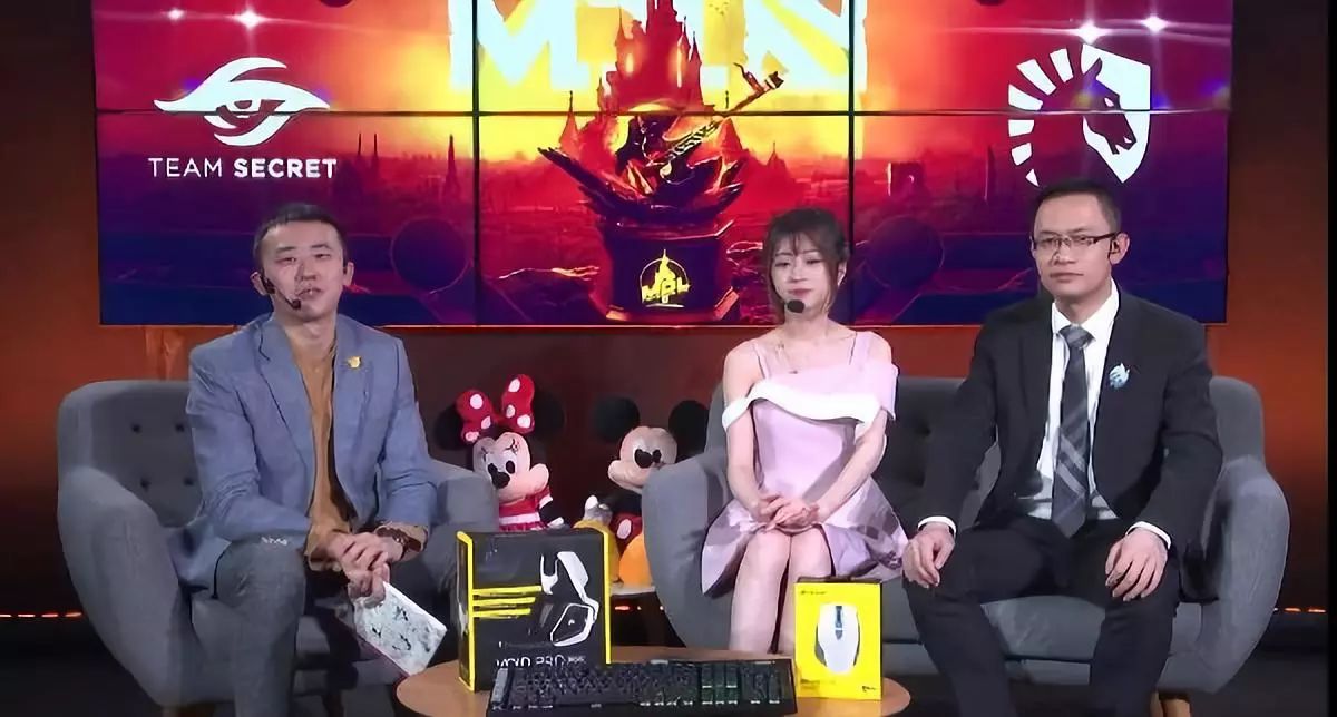 每日节奏每日节奏黑or白谁才是真正的刀圈腿皇
