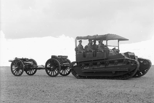 英国维克斯"龙"式中型火炮牵引车,炮兵的福音,早期专业拖车