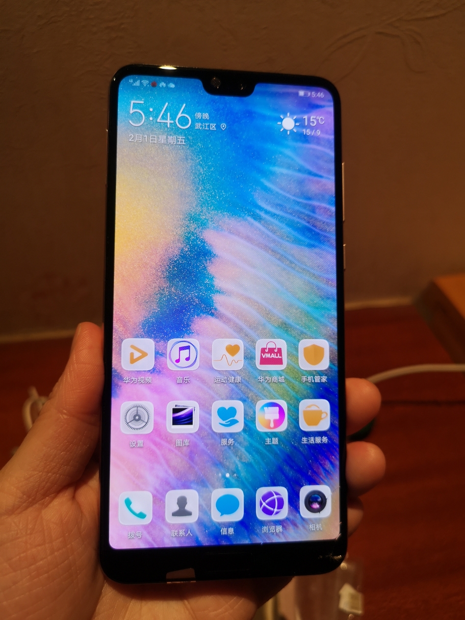 p20pro,右下角磕到