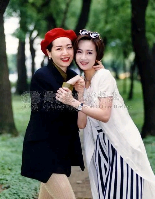 桑妮(原名苏翠玉,出生于台湾高雄,毕业于台北戏剧学校,中国台湾女