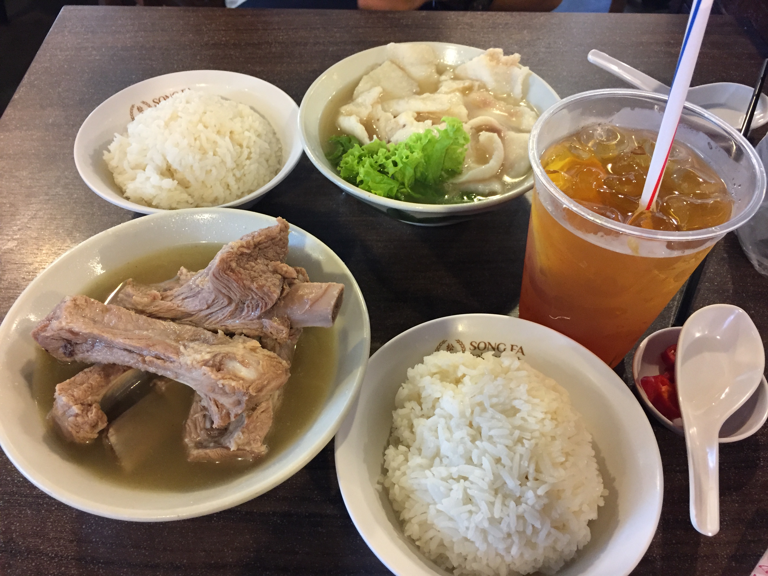 松发肉骨茶