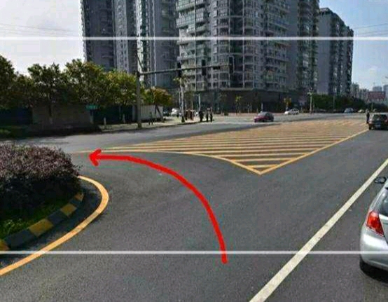 2.虚实线,靠近车左边为虚线.