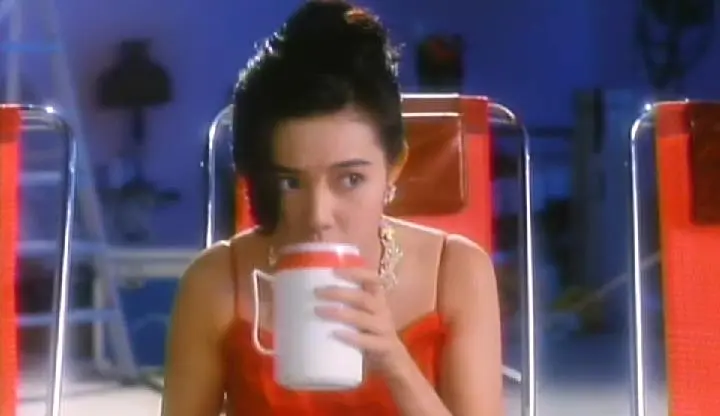 #不扣钮的女孩# 这电影会给个高分,,因为女主角 也因为女主演 女主角太