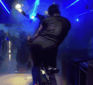 我就是广场小王子!夜店小翘臀!来,一起摇起来!