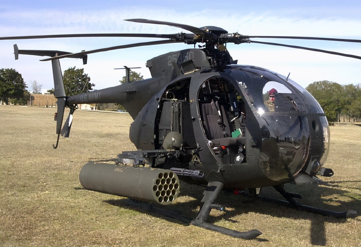 黑鹰怂了"小鸟"上,美国特种部队专用坐骑a/h-6直升机