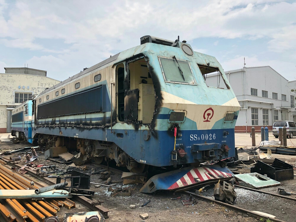 1996年5月至10月期间,经改造后的韶山8型电力机车在铁科院北京环行