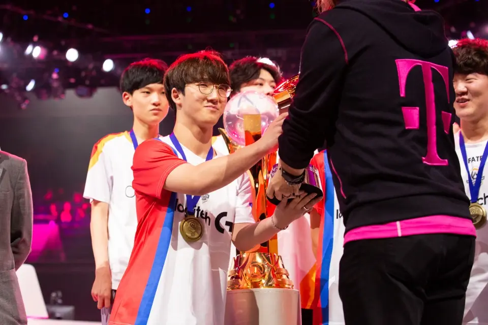 lol首个s赛冠军，ow世界杯亚军！炉石传说世界杯冠军！中国电竞崛起！中国电竞牛逼！！