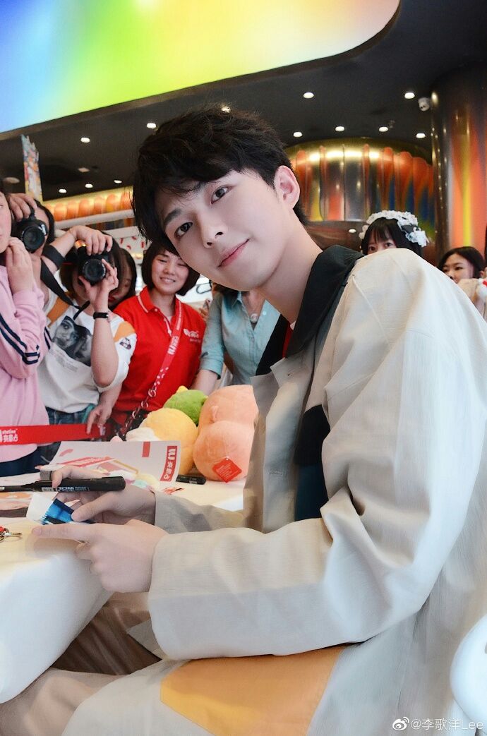 李歌洋真的是一个可爱的男孩子呢