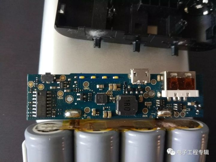 定时炸弹?罗马仕充电宝拆机图 附对比